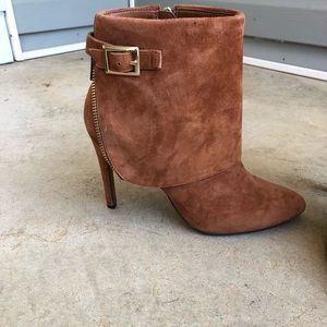 Jessica Simpson 4” suede booties size 8M/38 cognac